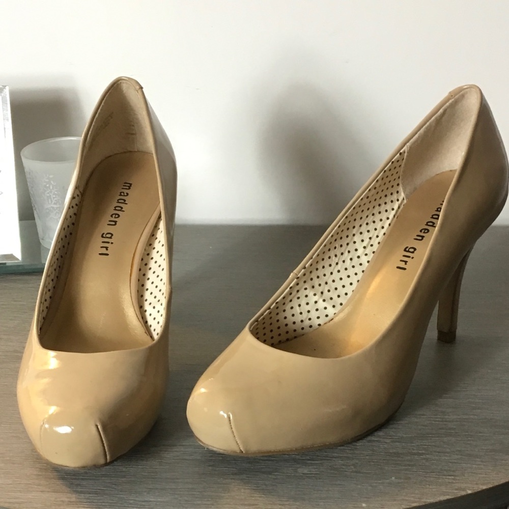 🎈SALE🎈 Madden Girl Getta nude platform Heels
